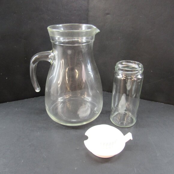 Lilian Vernon Vintage 48 Oz Glass Pitcher with Ice Chiller Insert Made in Italy - Picture 4 of 6